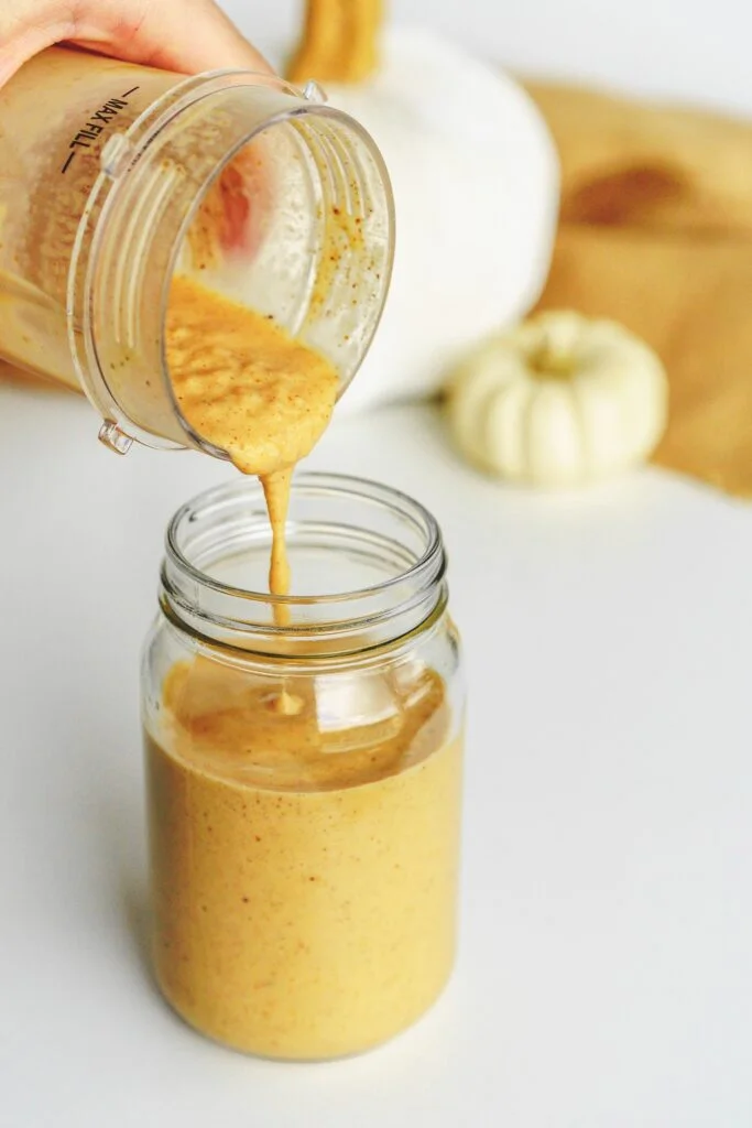 pouring pumpkin pie smoothie
