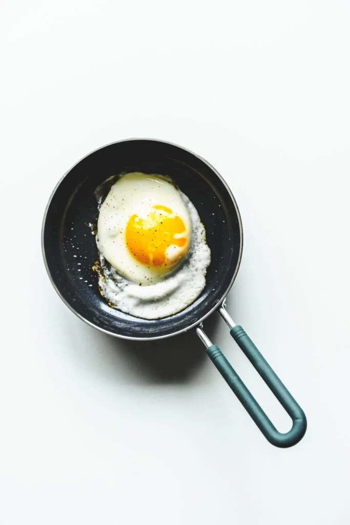 egg in frying pan