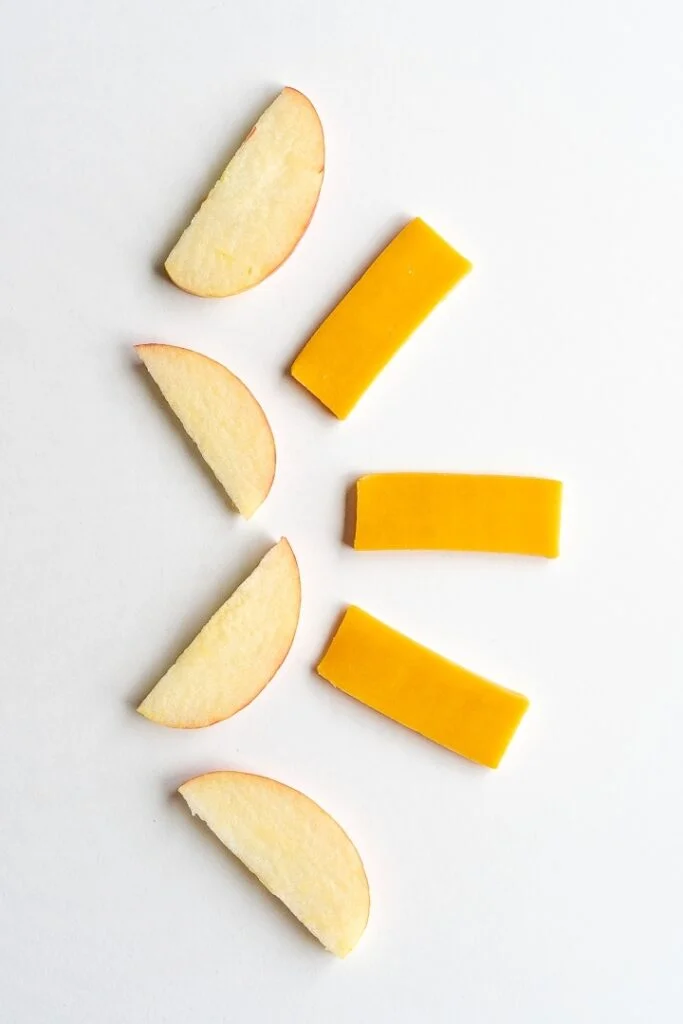 apple and cheese slices